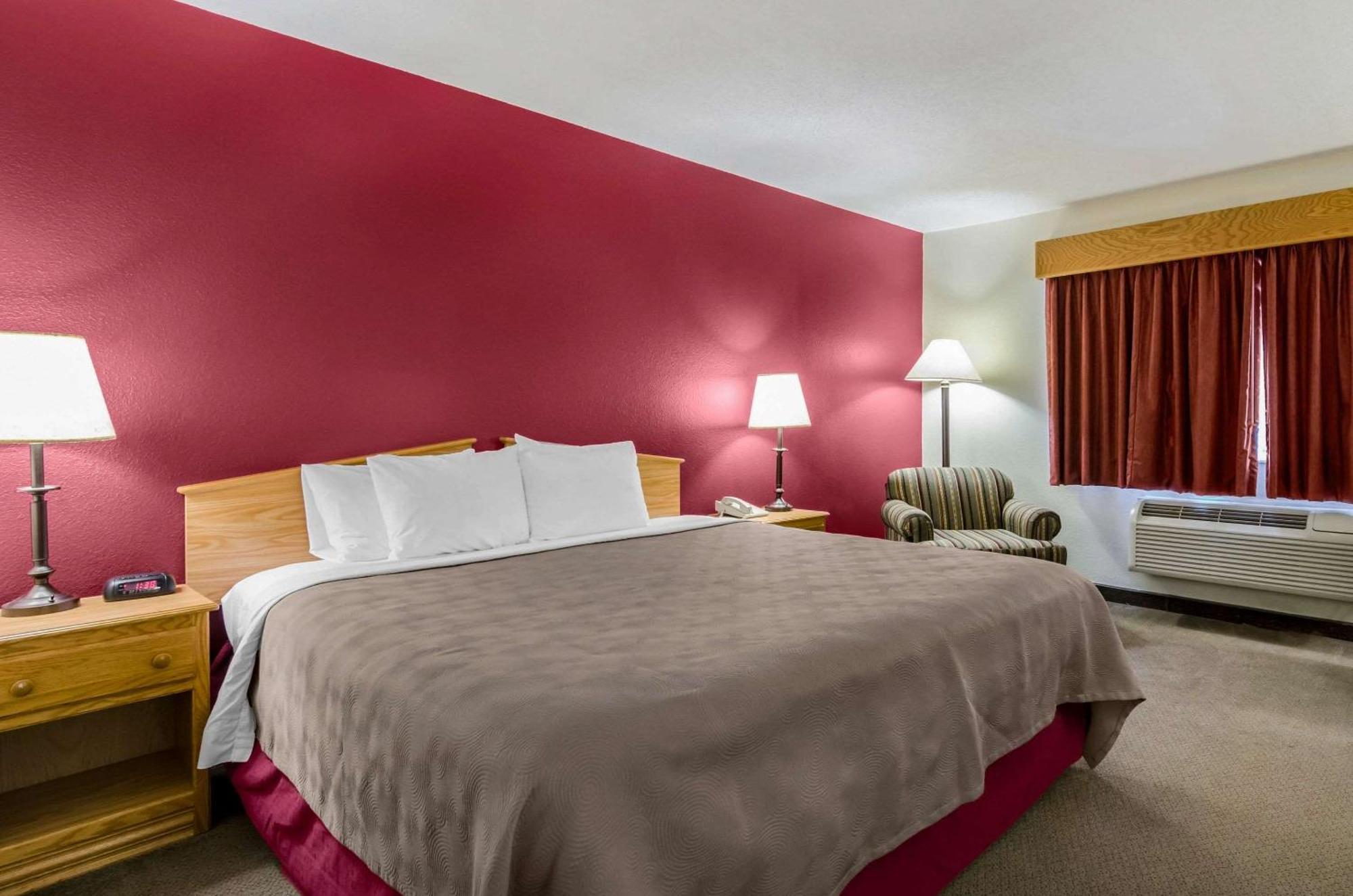 Rodeway Inn Hesston ภายนอก รูปภาพ