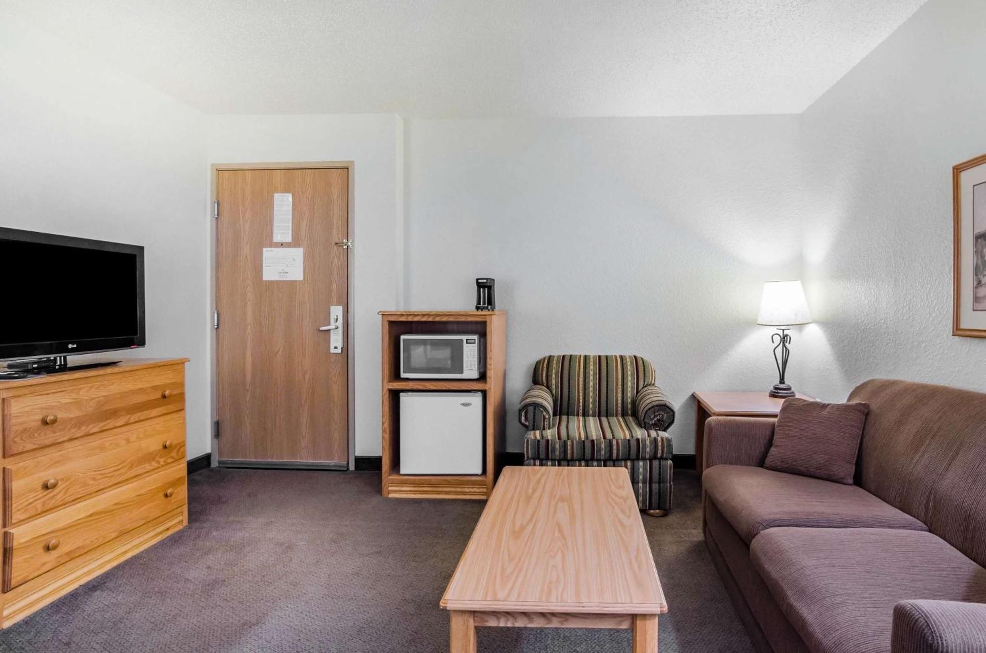 Rodeway Inn Hesston ภายนอก รูปภาพ
