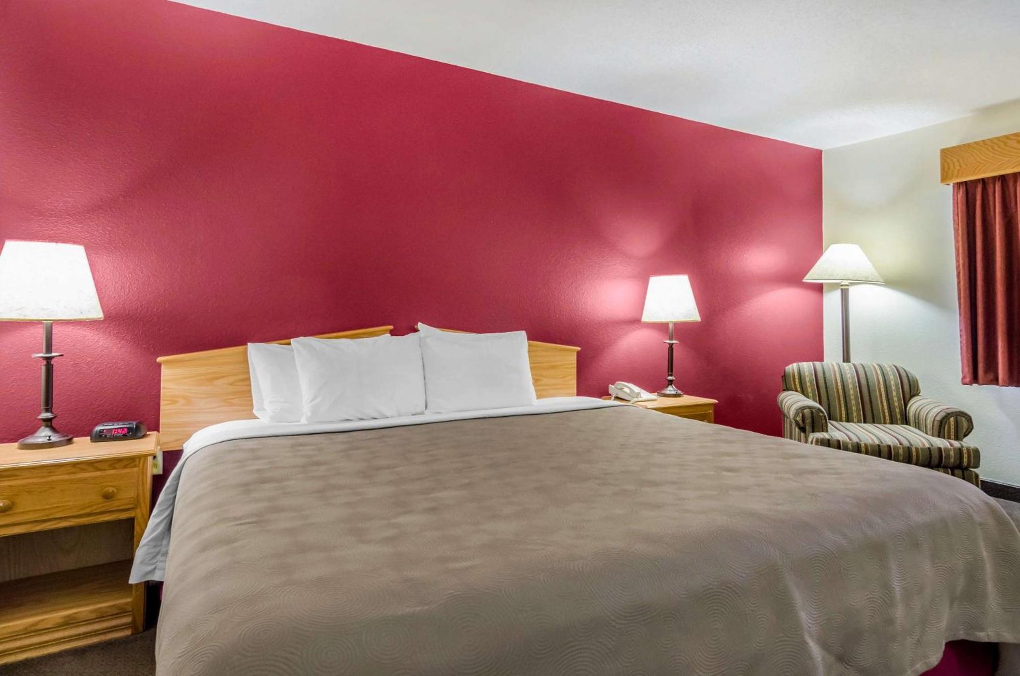 Rodeway Inn Hesston ภายนอก รูปภาพ