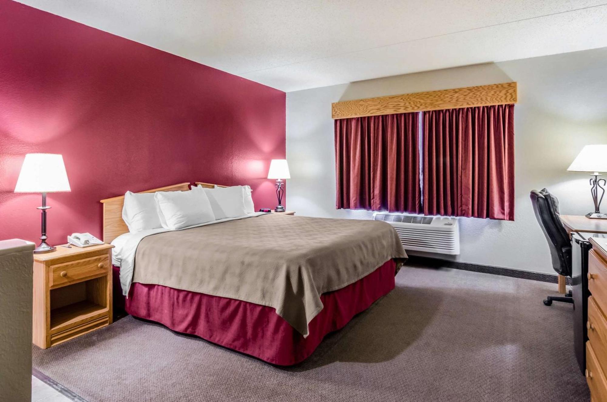 Rodeway Inn Hesston ภายนอก รูปภาพ