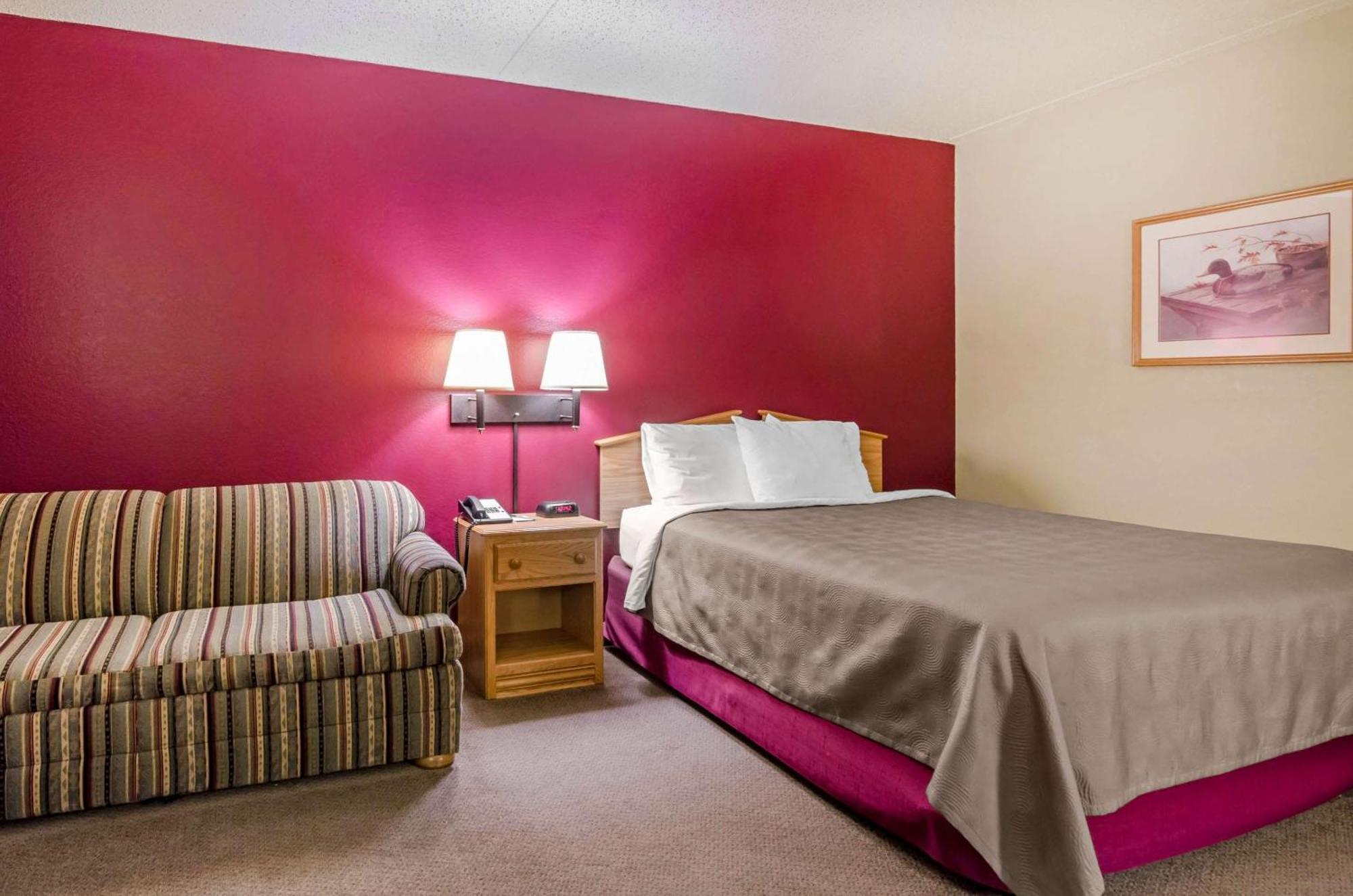 Rodeway Inn Hesston ภายนอก รูปภาพ