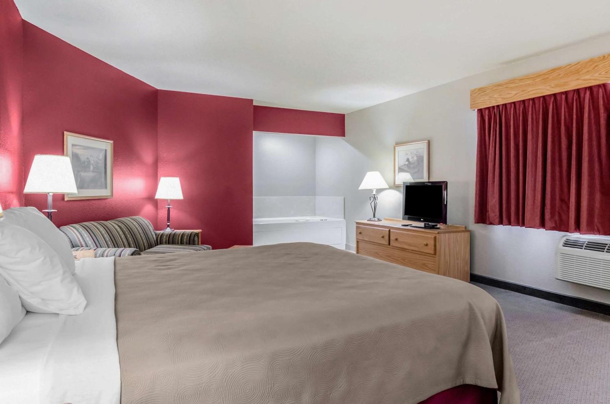 Rodeway Inn Hesston ภายนอก รูปภาพ