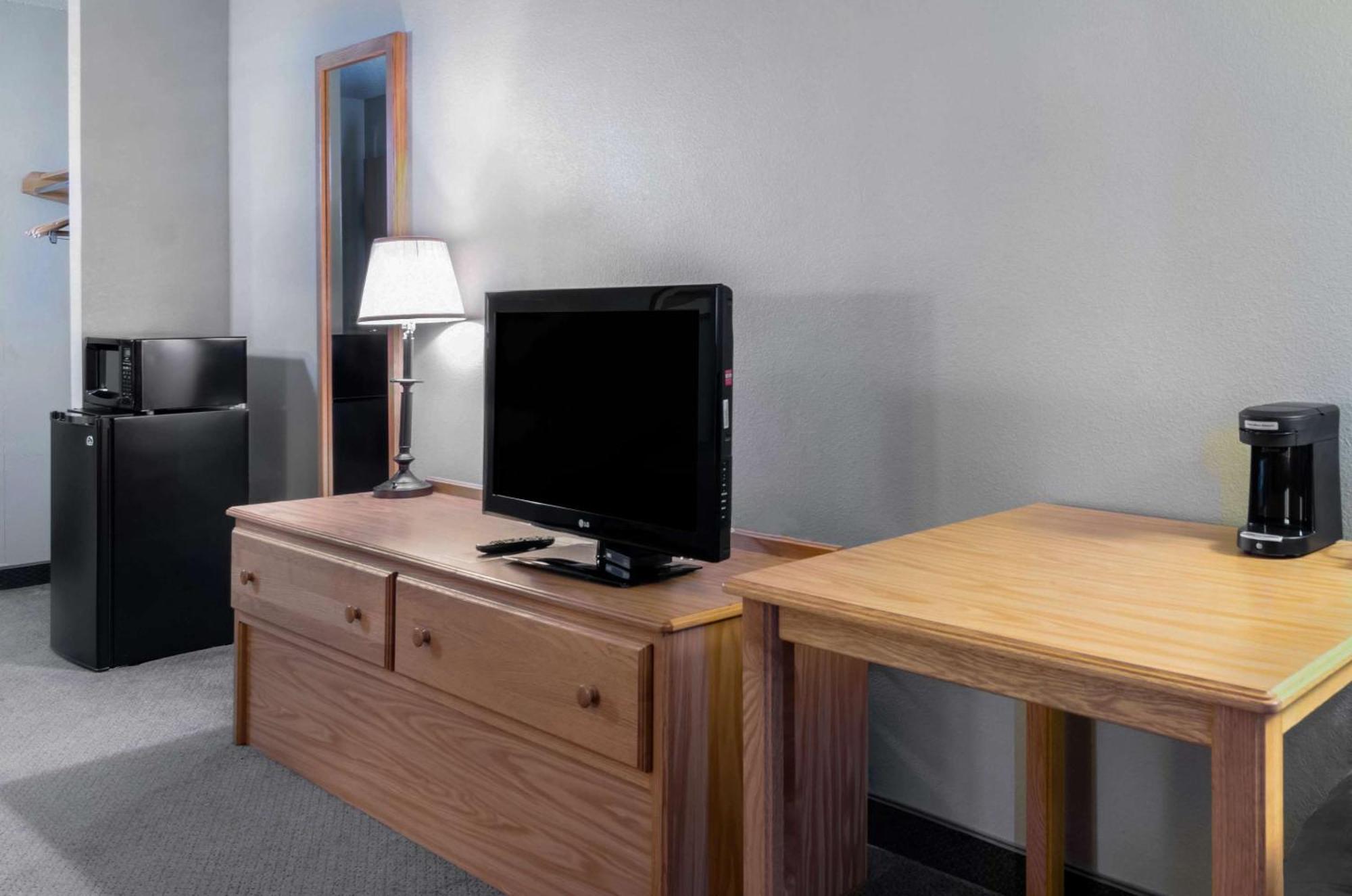 Rodeway Inn Hesston ภายนอก รูปภาพ