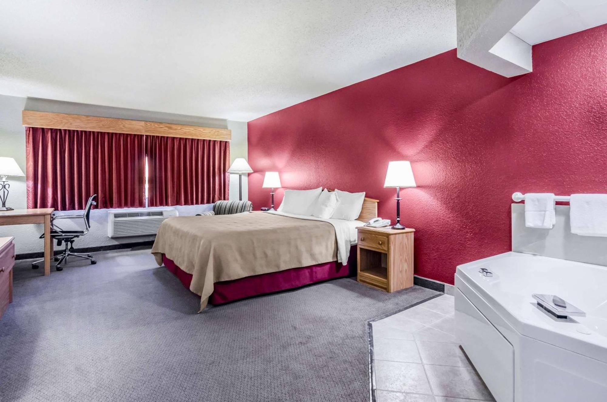 Rodeway Inn Hesston ภายนอก รูปภาพ