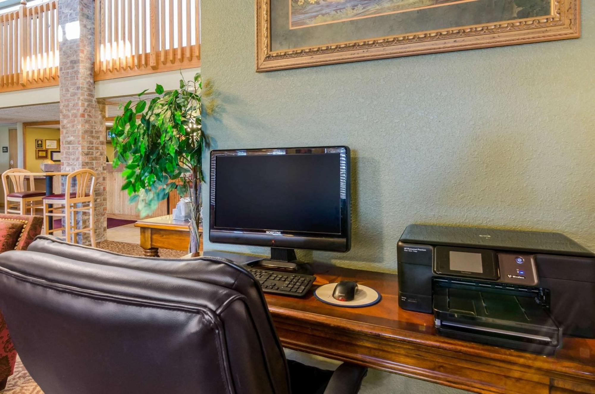 Rodeway Inn Hesston ภายนอก รูปภาพ