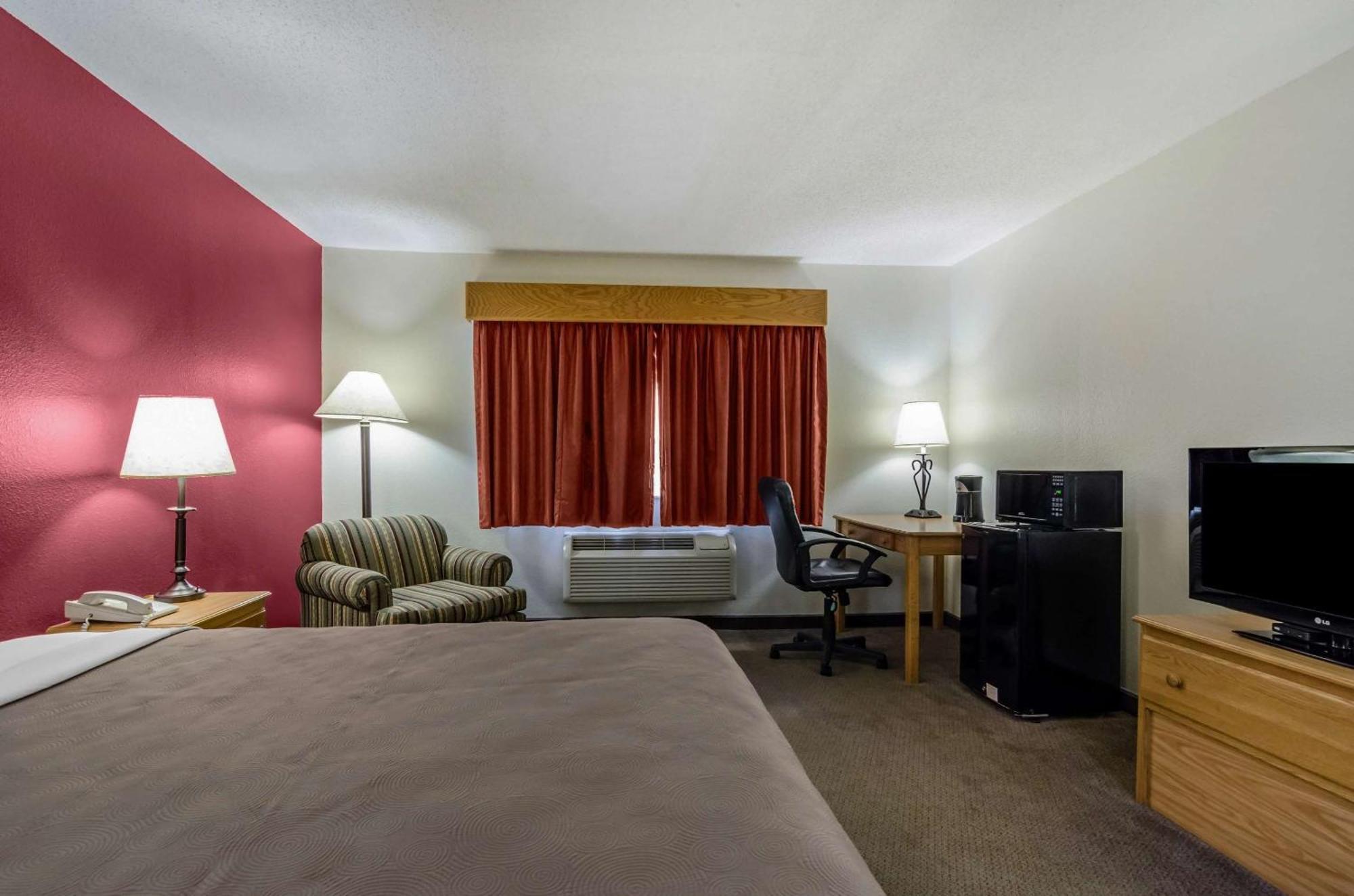 Rodeway Inn Hesston ภายนอก รูปภาพ