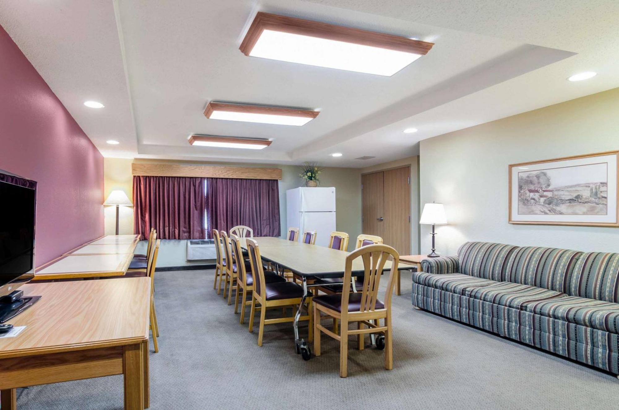 Rodeway Inn Hesston ภายนอก รูปภาพ