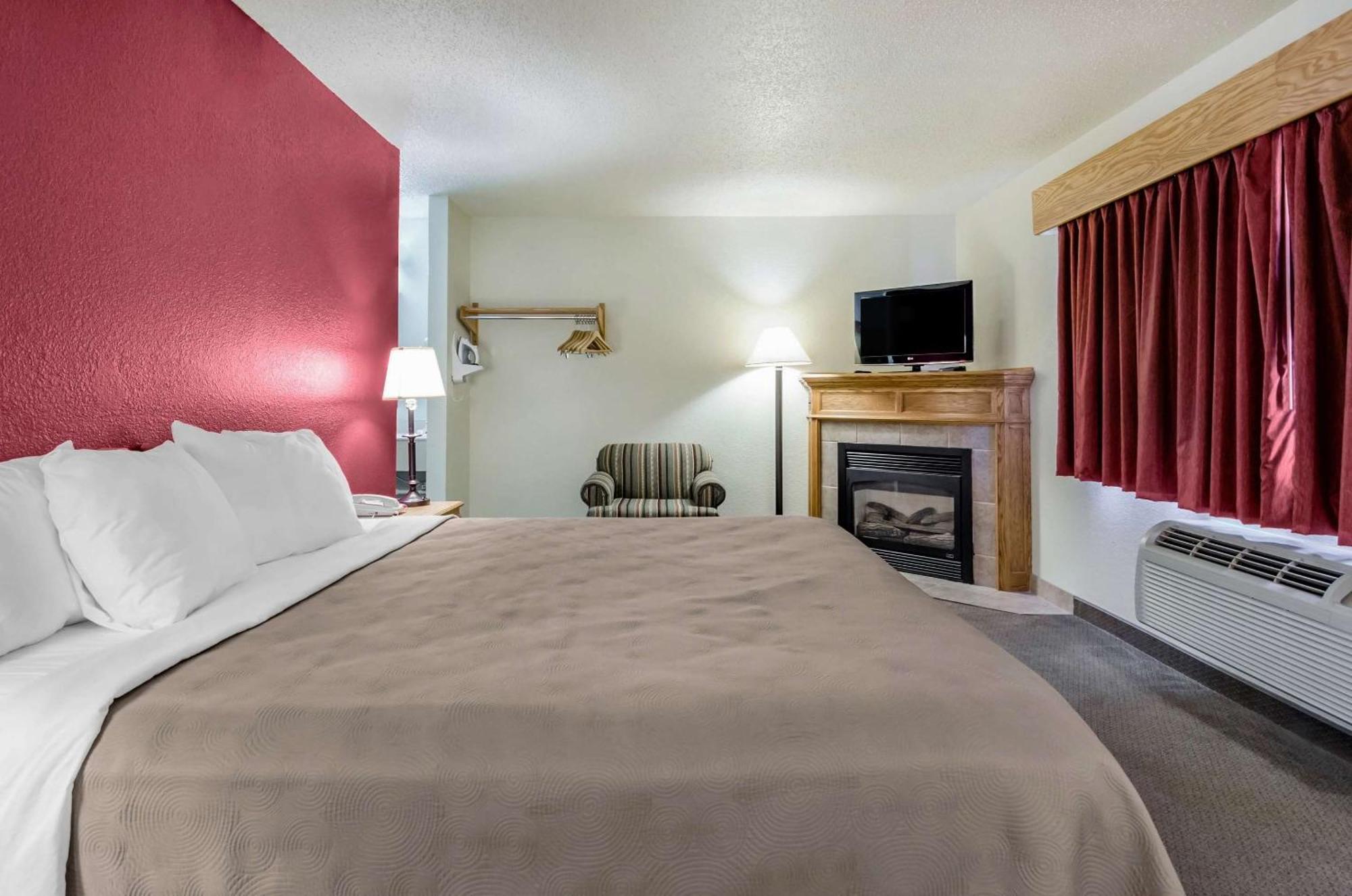 Rodeway Inn Hesston ภายนอก รูปภาพ