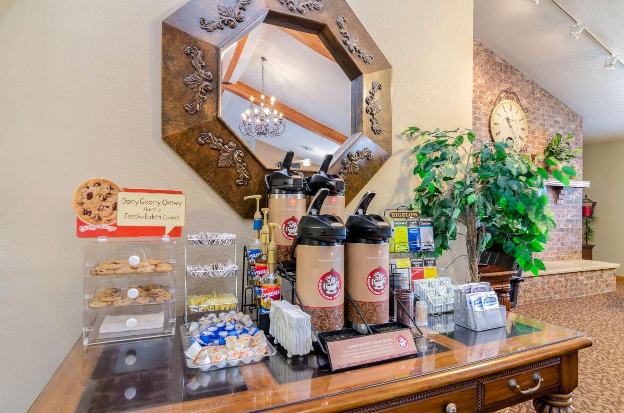 Rodeway Inn Hesston ภายนอก รูปภาพ