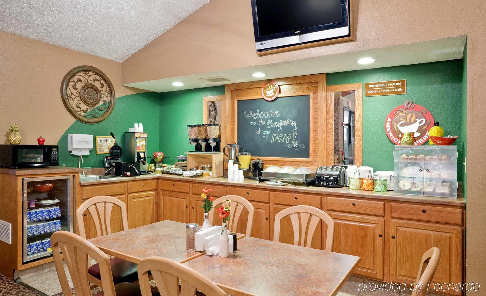 Rodeway Inn Hesston ภายนอก รูปภาพ