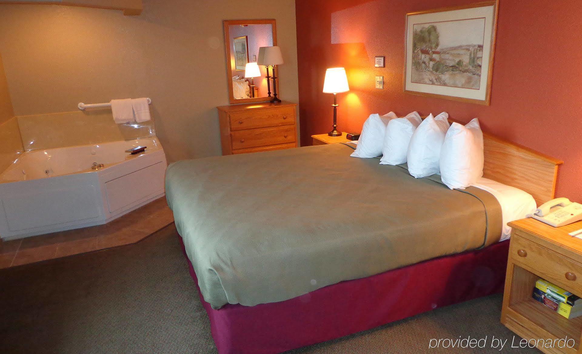Rodeway Inn Hesston ภายนอก รูปภาพ