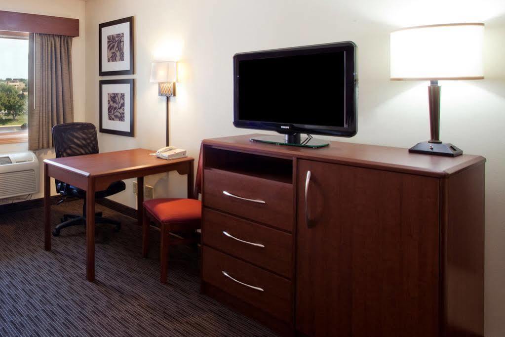 Rodeway Inn Hesston ภายนอก รูปภาพ