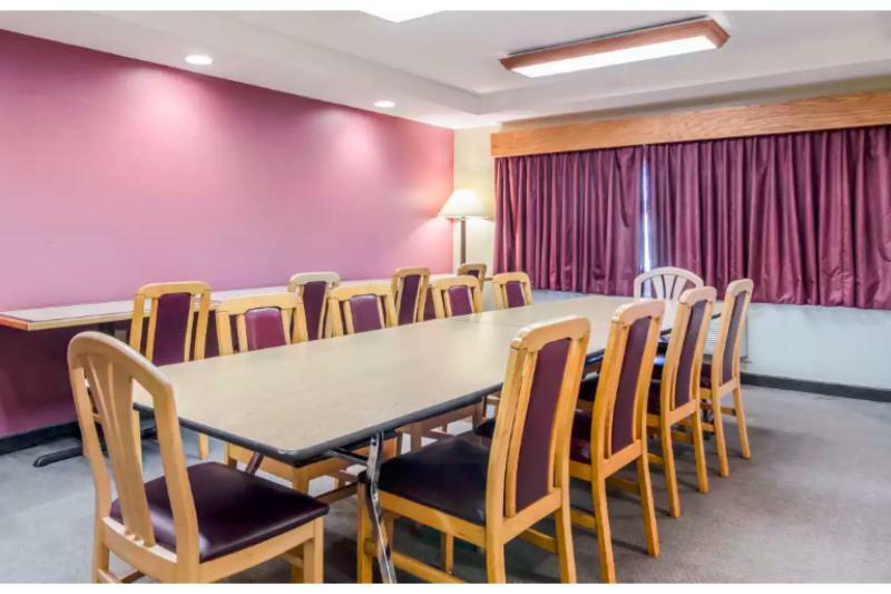 Rodeway Inn Hesston ภายนอก รูปภาพ
